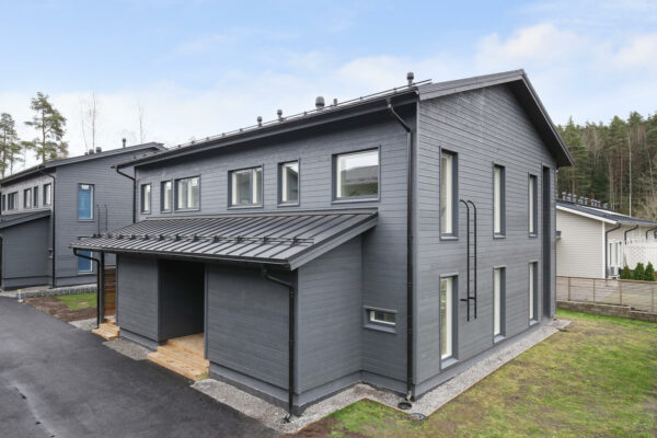 Paritaloja Nummelaan Teri-Talojen elementeistä