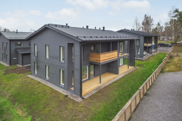 Paritaloja Nummelaan Teri-Talojen elementeistä