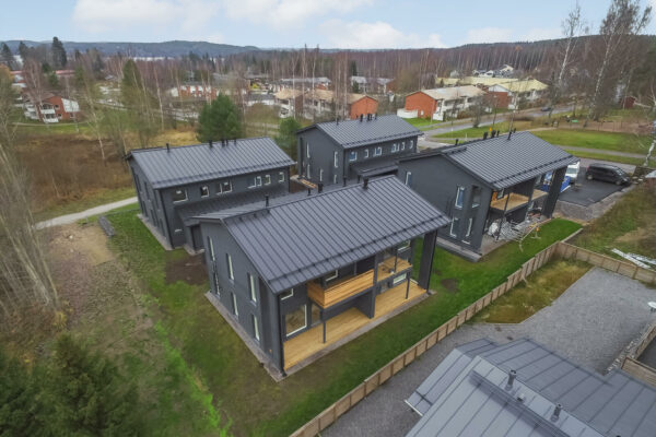 Paritaloja Nummelaan Teri-Talojen elementeistä