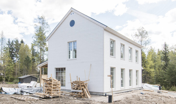 Rakennuspölyä, pitkiä päiviä ja hyvää mielikuvitusta