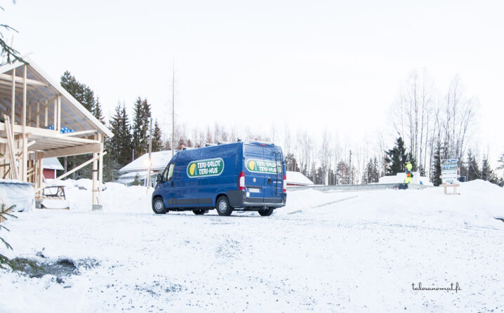 Talo Taika: Ensimmäinen pystytyspäivä