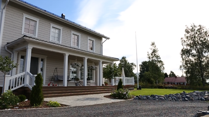 Iso talo isolle perheelle