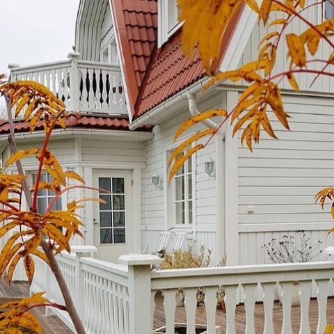 Nyt nautitaan syksystä ja sen upeista väreistä! 🧡🍁
Nu njuter vi av hösten och alla dess vackra färger! 🧡🍁 Kuva/Foto @villa_eden_ 
#teritalot #terihus